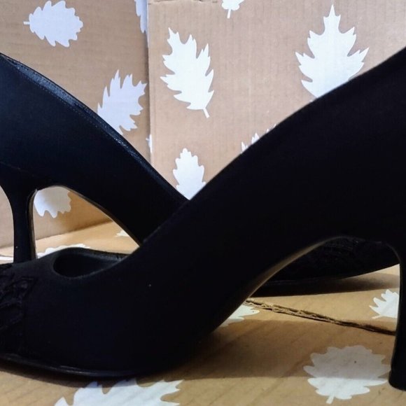 Stuart Weitzman Satin Pointed-Toe Embellished Pump Spool Heel 6B Crystal - Picture 9 of 11